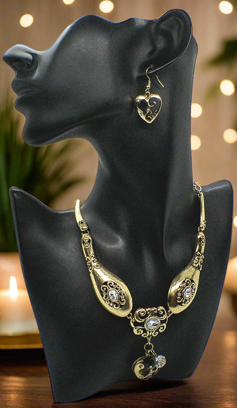 https://www.artistryjewelry.net/products/heart-and-rhinestone-necklace-set