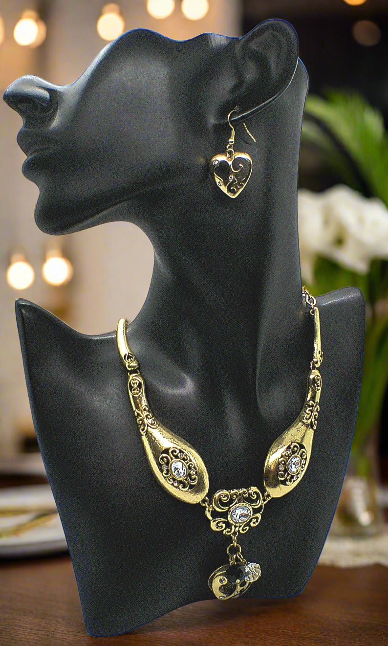 https://www.artistryjewelry.net/products/heart-and-rhinestone-necklace-set