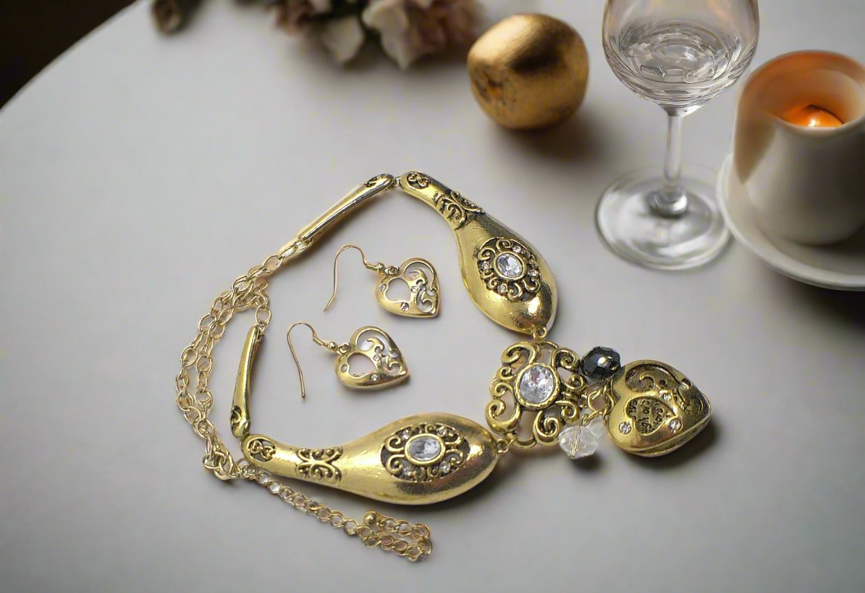 https://www.artistryjewelry.net/products/heart-and-rhinestone-necklace-set