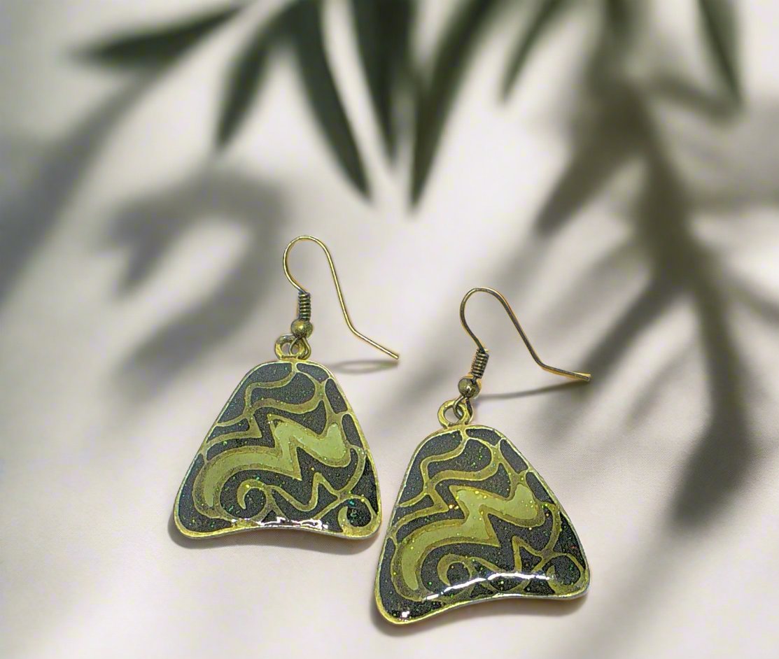 https://www.artistryjewelry.net/products/lovely-green-glitter-earrings
