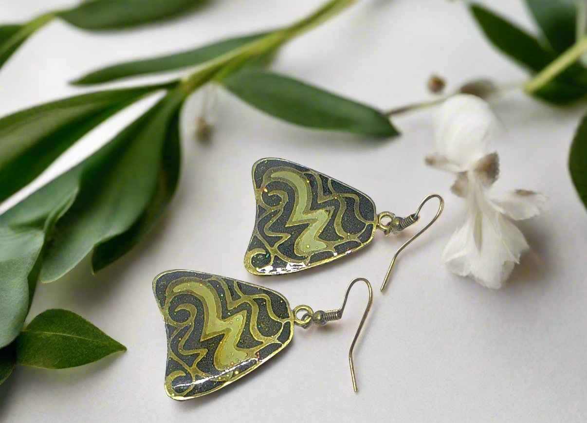 https://www.artistryjewelry.net/products/lovely-green-glitter-earrings