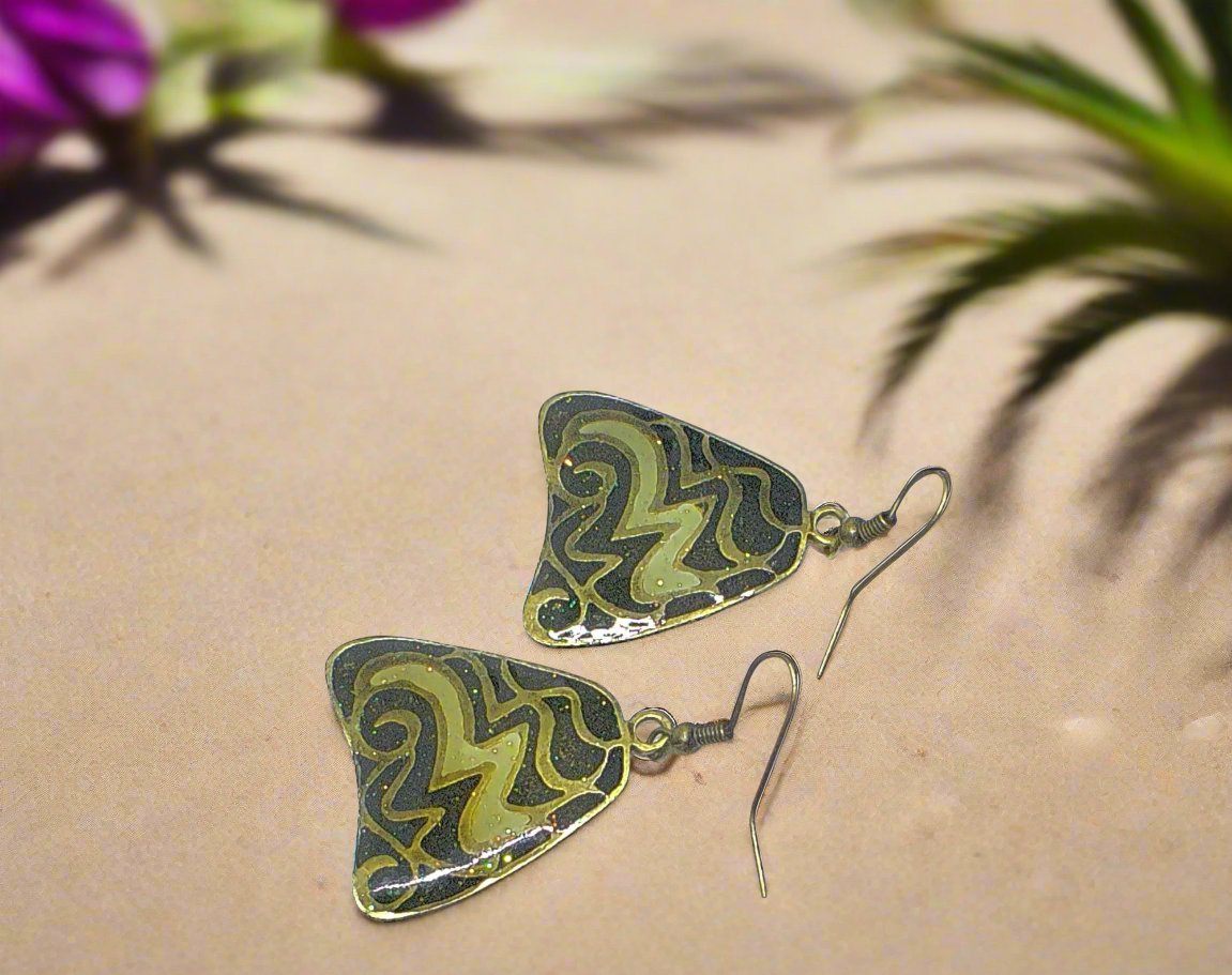 https://www.artistryjewelry.net/products/lovely-green-glitter-earrings