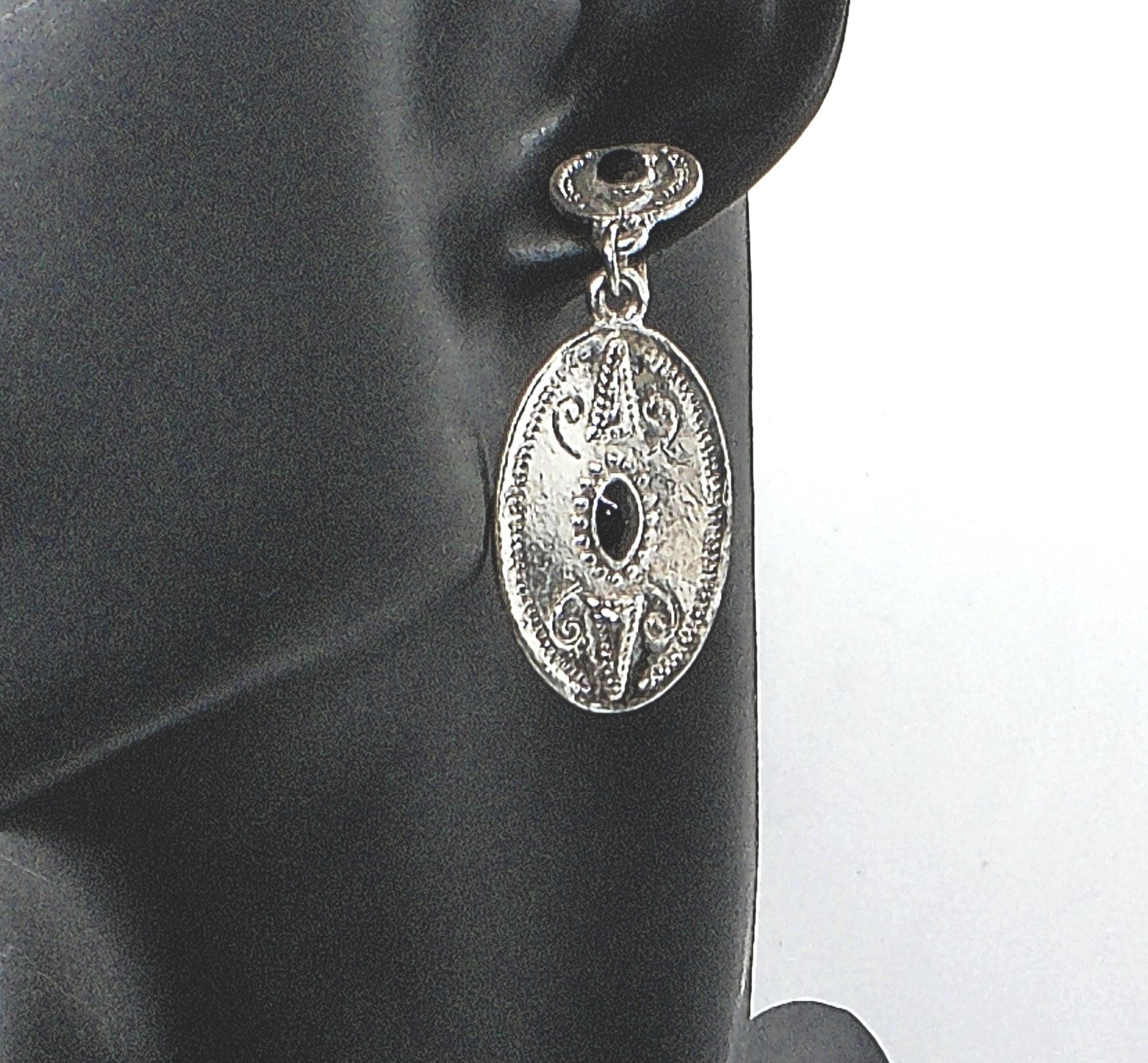 https://www.artistryjewelry.net/products/extra-special-fashion-earrings