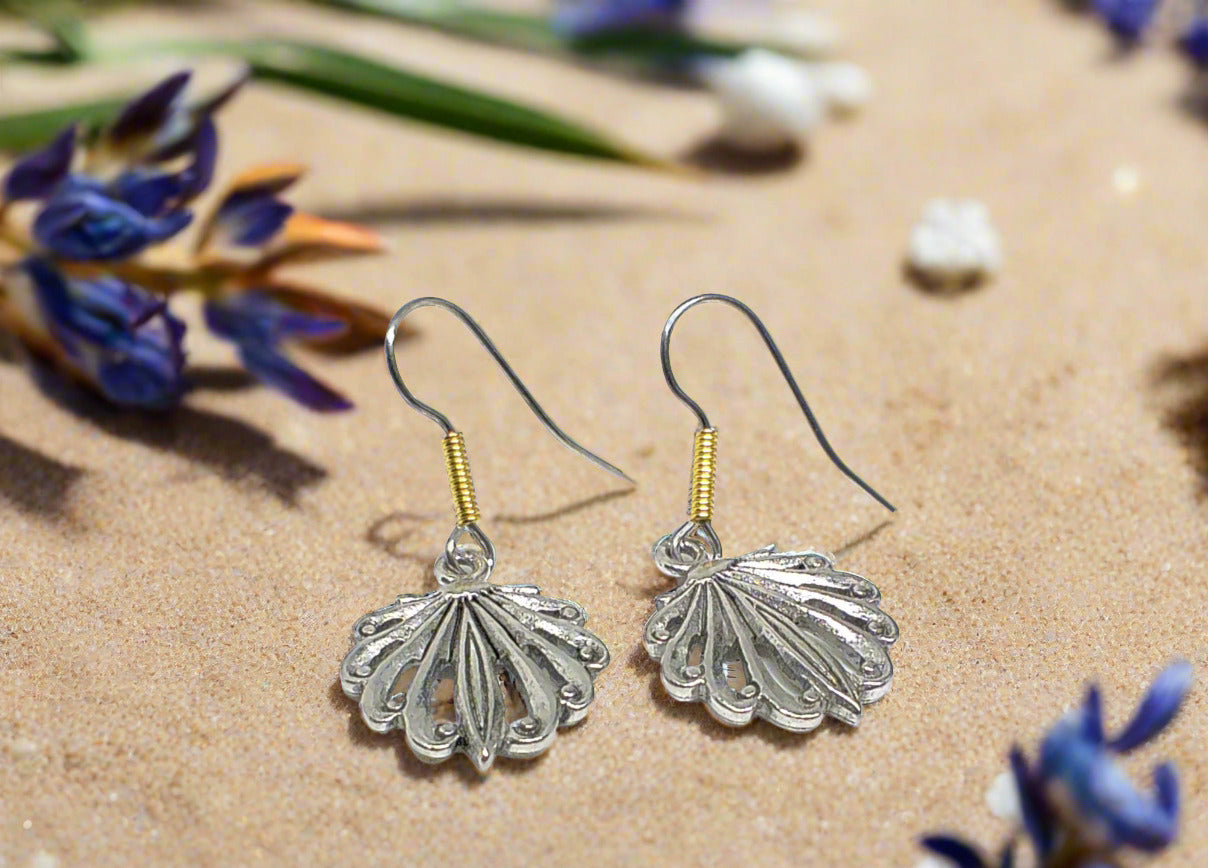 https://www.artistryjewelry.net/products/attractrive-shell-drop-earrings