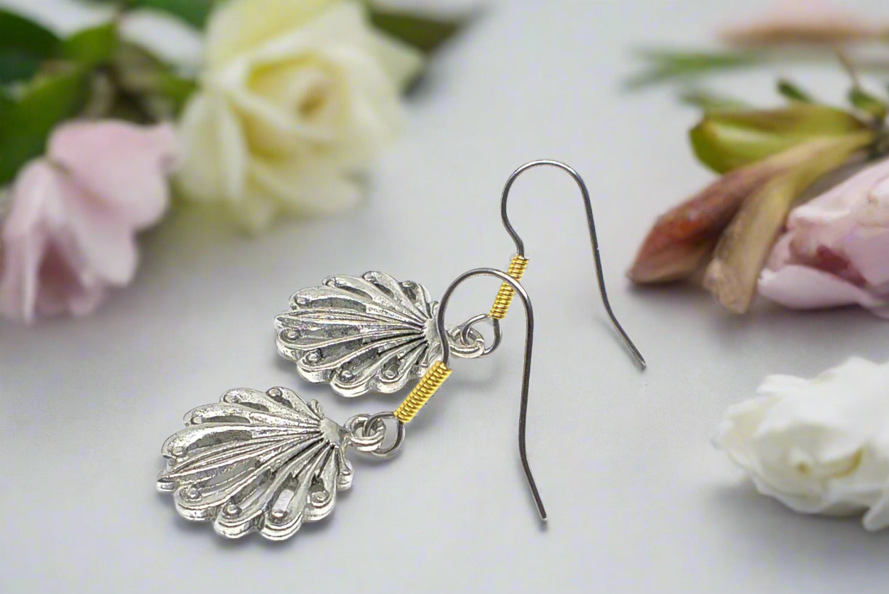 https://www.artistryjewelry.net/products/attractrive-shell-drop-earrings