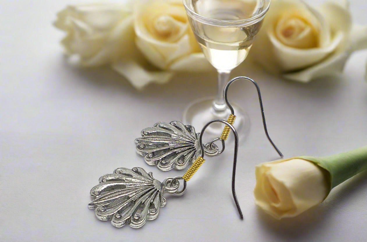https://www.artistryjewelry.net/products/attractrive-shell-drop-earrings