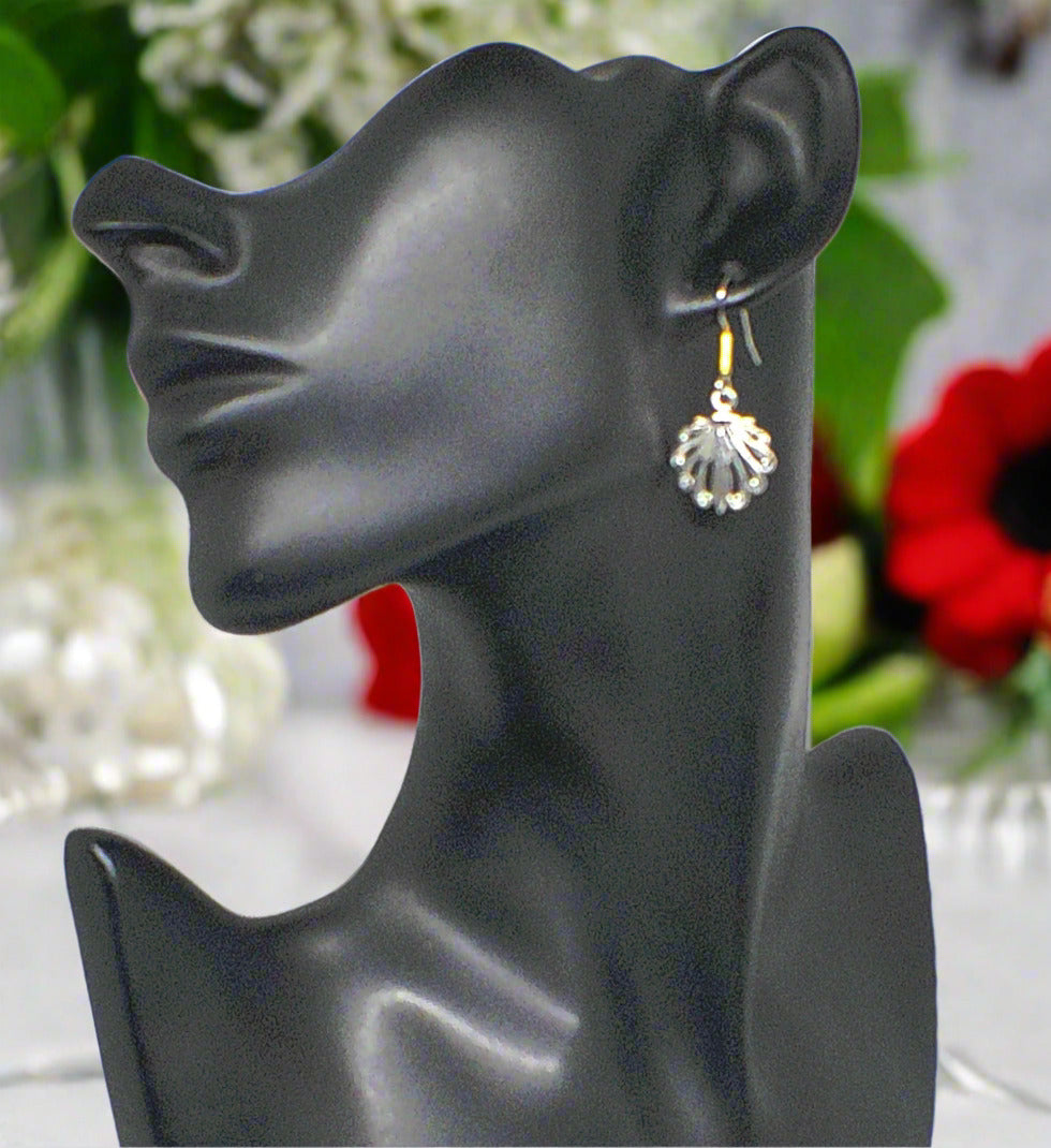 https://www.artistryjewelry.net/products/attractrive-shell-drop-earrings