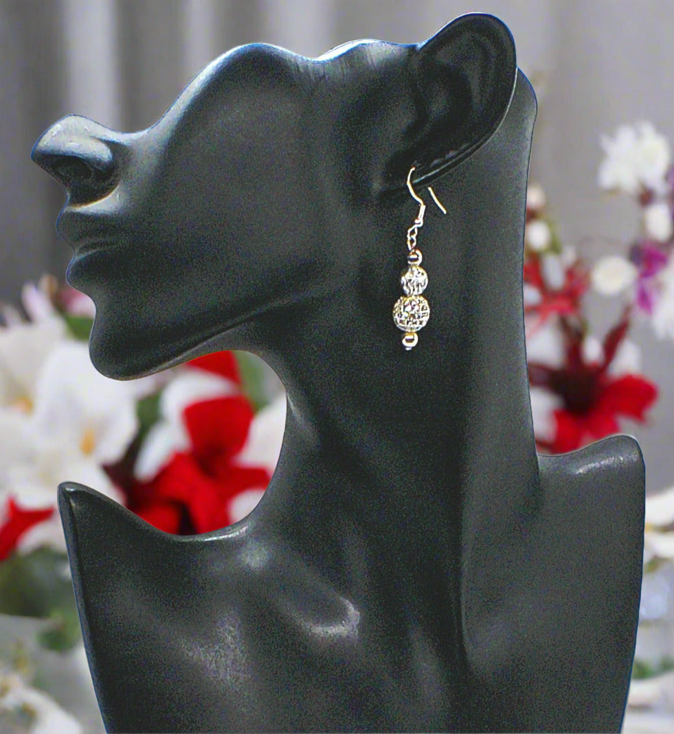 https://www.artistryjewelry.net/products/elegant-silver-and-crystal-drop-earrings