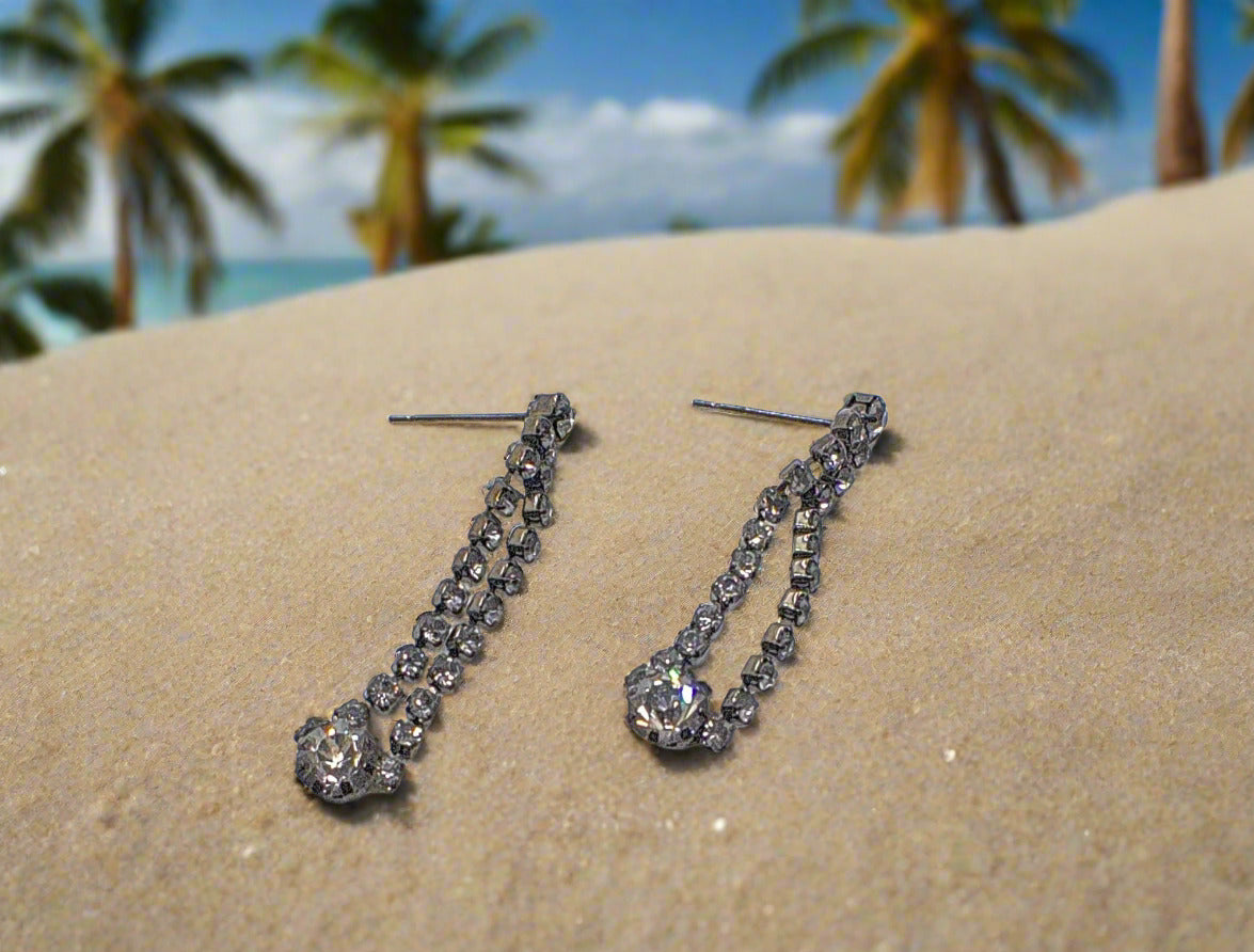 https://www.artistryjewelry.net/products/alluring-black-rhinestone-dangle-earrings