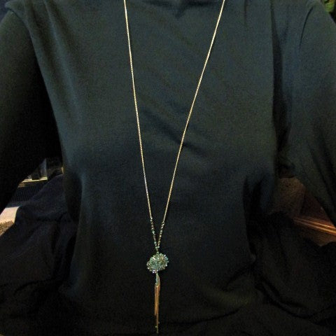 https://www.artistryjewelry.net/products/lovely-long-green-crystal-necklace