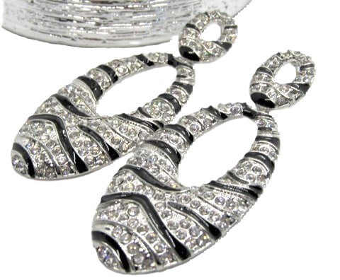 https://www.artistryjewelry.net/products/black-and-silver-stripes