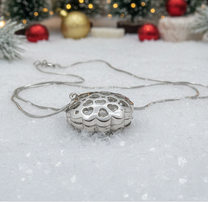 Beautiful Rhinestone Shell Necklace