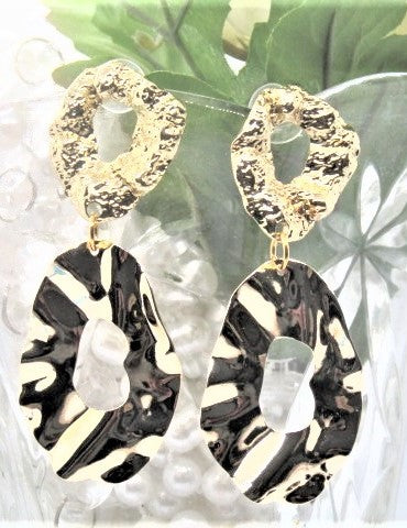 https://www.artistryjewelry.net/products/long-gold-geo-earrings