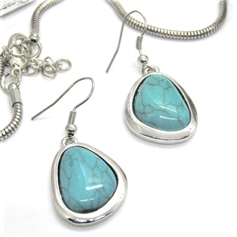https://www.artistryjewelry.net/products/fabulous-turquoise-and-silver-necklace-set