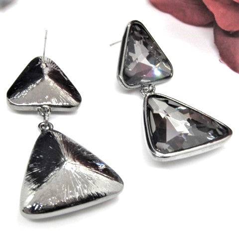 https://www.artistryjewelry.net/products/triangles-and-black-diamonds-earrings
