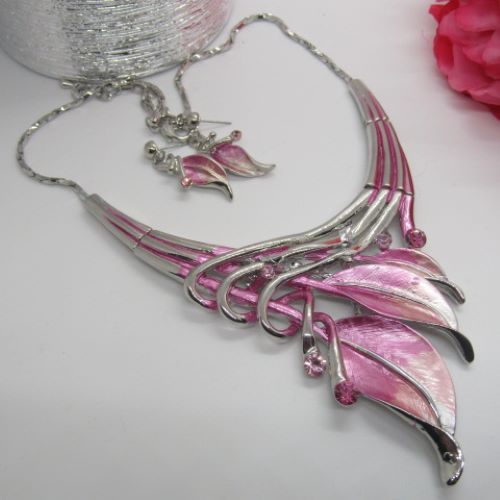 Rhinestones and Leaves Necklace Set
