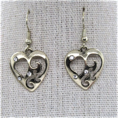https://www.artistryjewelry.net/products/heart-and-rhinestone-necklace-set