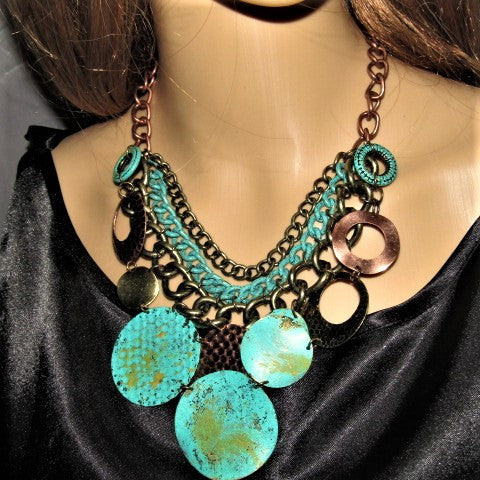 https://www.artistryjewelry.net/products/green-patina-dangle-necklace-set