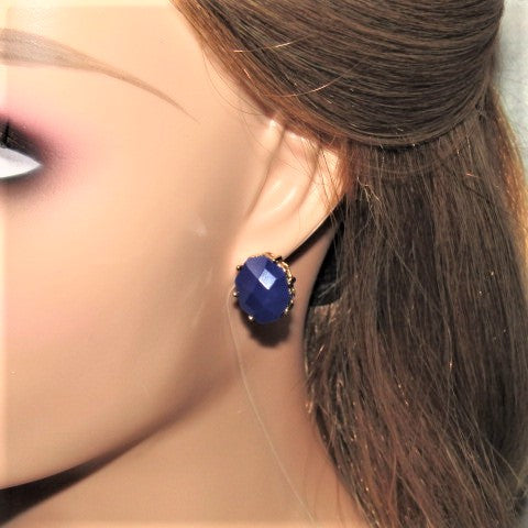 https://www.artistryjewelry.net/products/stunning-blue-studs