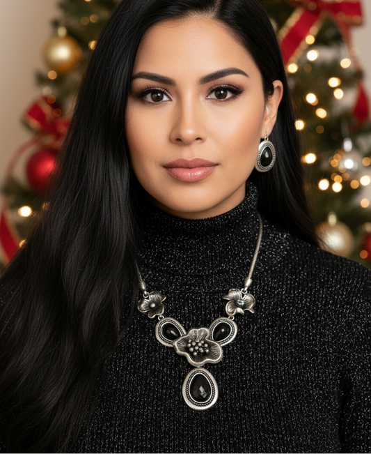 Breath Taking Black and Silver Flower Necklace Set