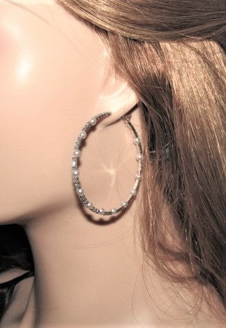 https://www.artistryjewelry.net/products/rhinestone-and-mini-pearl-earrings