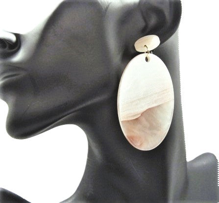https://www.artistryjewelry.net/products/marble-finish-earrings