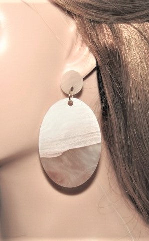 https://www.artistryjewelry.net/products/marble-finish-earrings