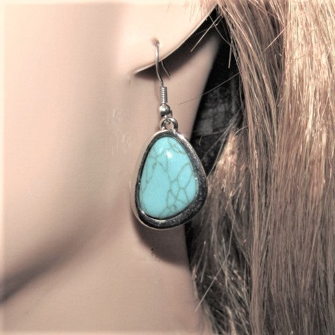 https://www.artistryjewelry.net/products/fabulous-turquoise-and-silver-necklace-set
