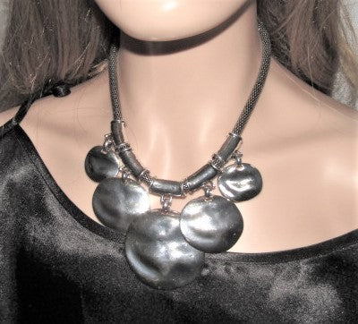 https://www.artistryjewelry.net/products/fabulous-silver-necklace-set