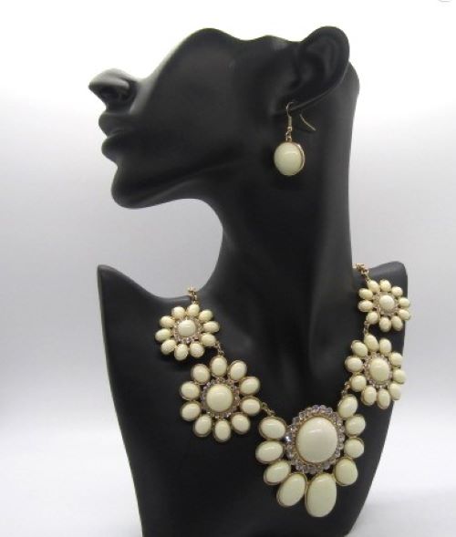 Ivory Flowers Galore Necklace Set