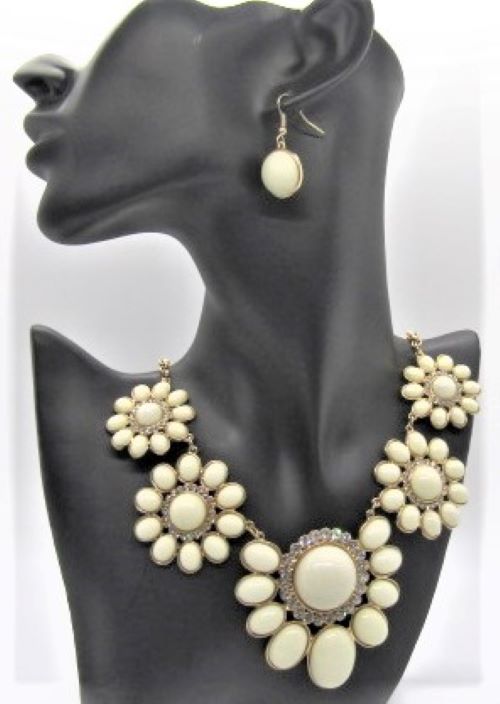 Ivory Flowers Galore Necklace Set