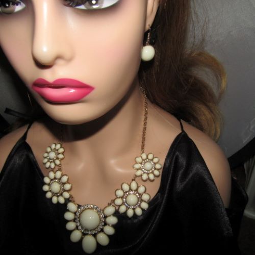 Ivory Flowers Galore Necklace Set