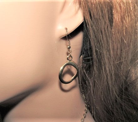 https://www.artistryjewelry.net/products/rings-and-triangles