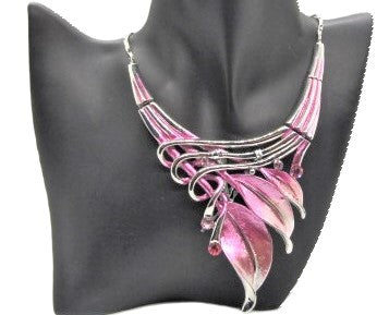 https://www.artistryjewelry.net/products/rhinestones-and-leaves-necklace-set