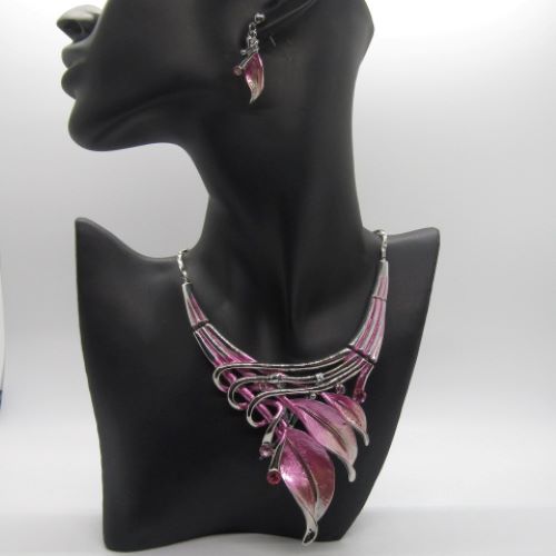 Rhinestones and Leaves Necklace Set