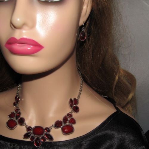 Lovely Red and Silver Necklace Set