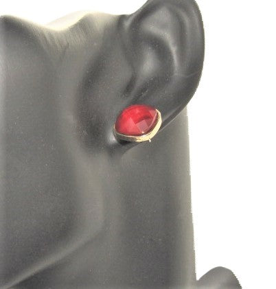 https://www.artistryjewelry.net/products/fiery-red-studearrings