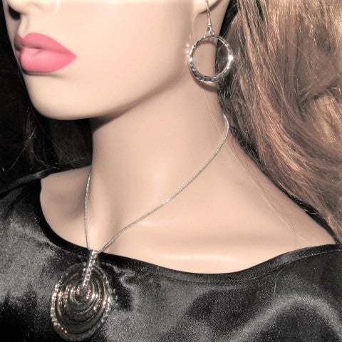 https://www.artistryjewelry.net/products/fantastic-hammered-circles-necklace-set