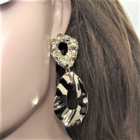 https://www.artistryjewelry.net/products/long-gold-geo-earrings