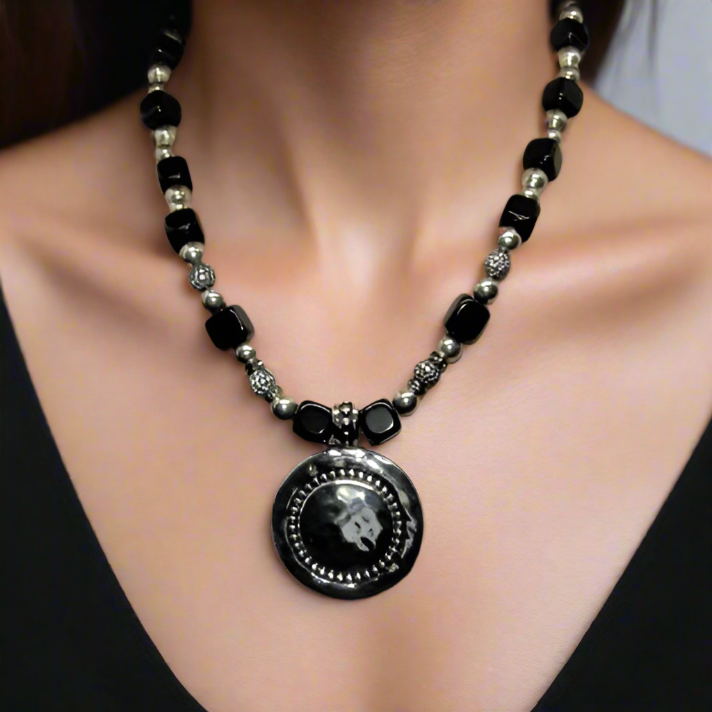 https://www.artistryjewelry.net/products/stunning-silver-and-black-necklace-set