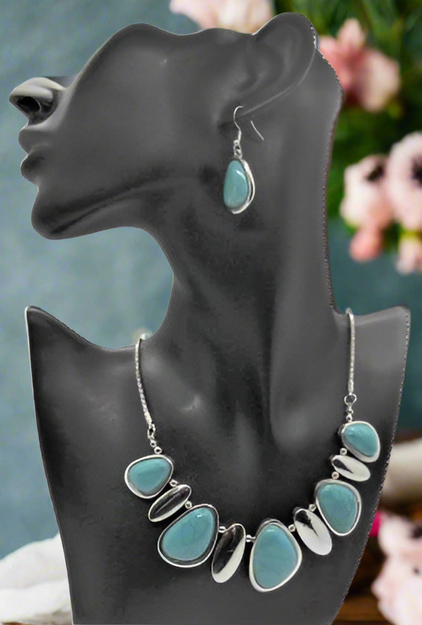 https://www.artistryjewelry.net/products/fabulous-turquoise-and-silver-necklace-set