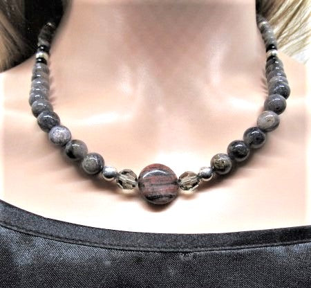 https://www.artistryjewelry.net/products/gorgeous-red-sesame-necklace