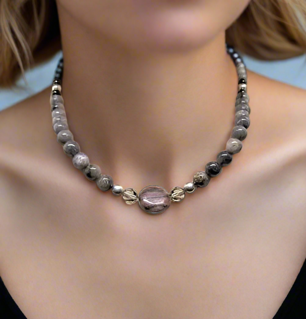 https://www.artistryjewelry.net/products/gorgeous-red-sesame-necklace