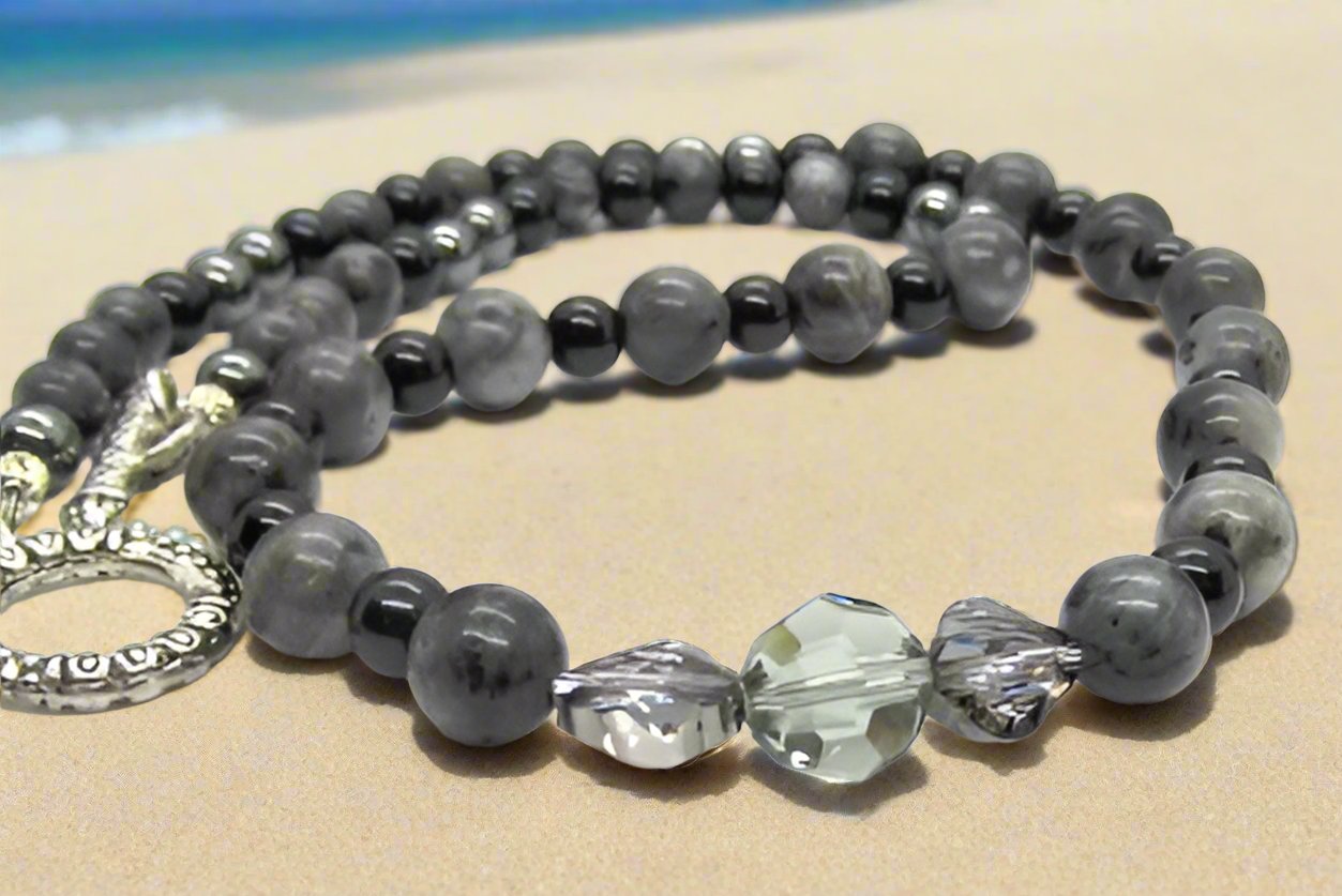 https://www.artistryjewelry.net/products/gorgeous-black-beauty-2-necklace