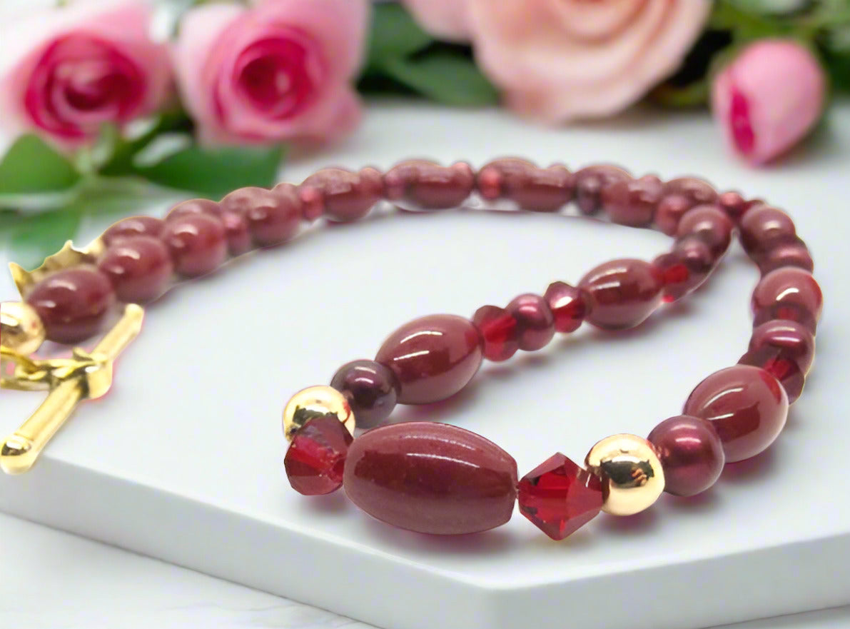 https://www.artistryjewelry.net/products/lovely-burgundy-surprise-necklace