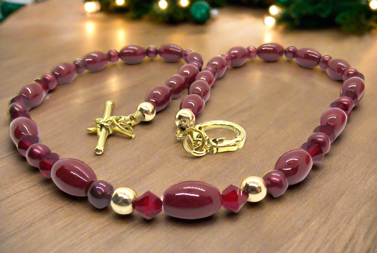 https://www.artistryjewelry.net/products/lovely-burgundy-surprise-necklace