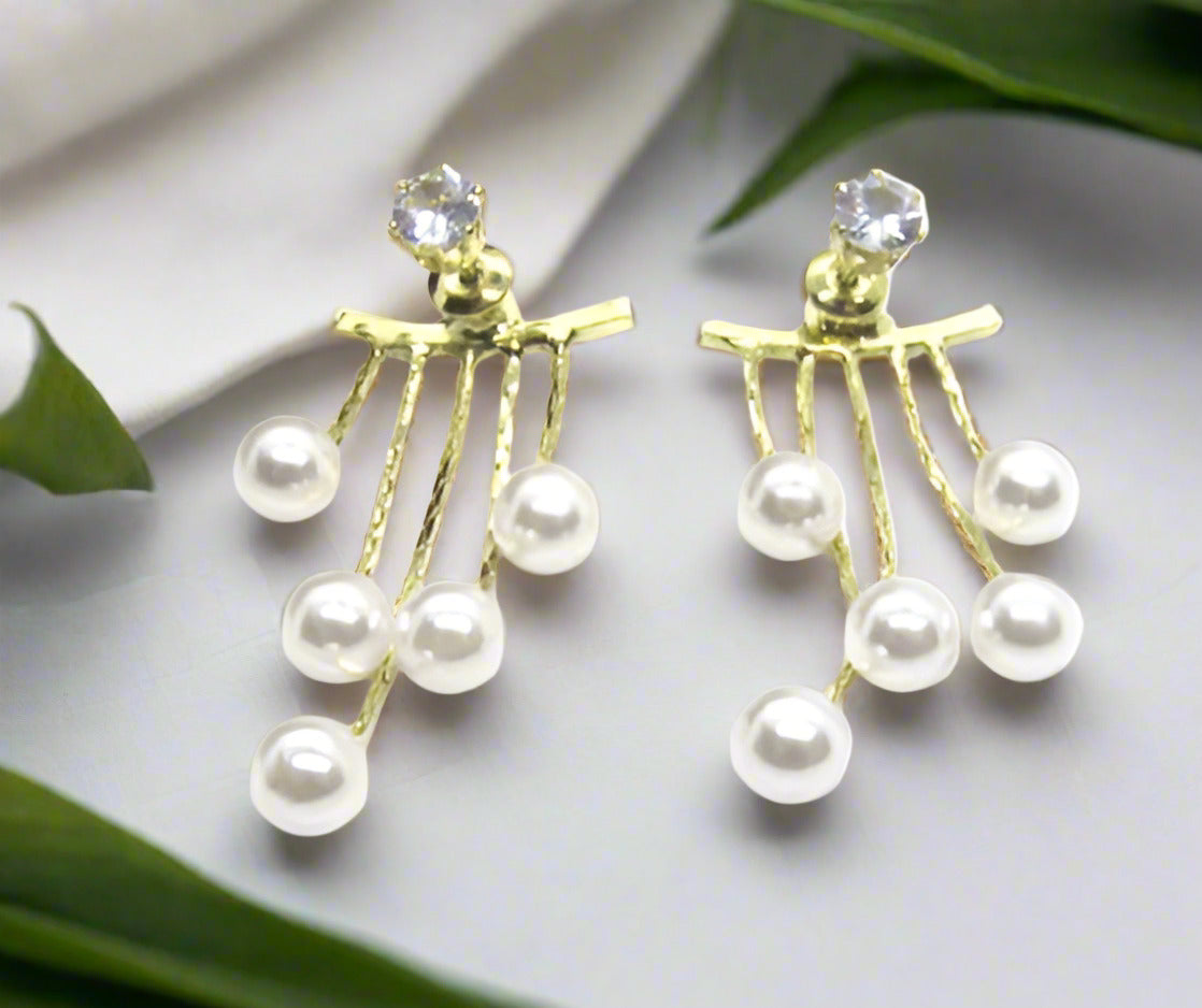 https://www.artistryjewelry.net/products/crystal-and-pearl-hanging-ear-jackets