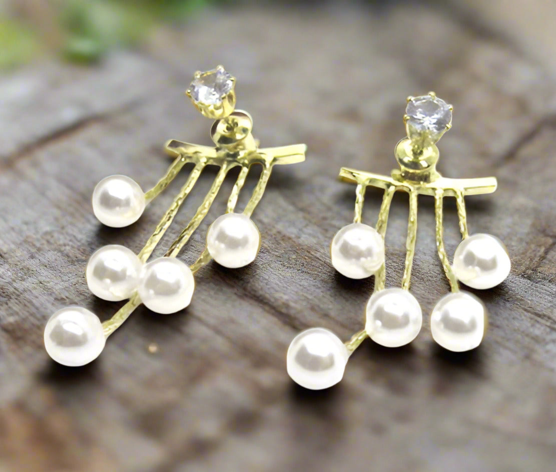 https://www.artistryjewelry.net/products/crystal-and-pearl-hanging-ear-jackets