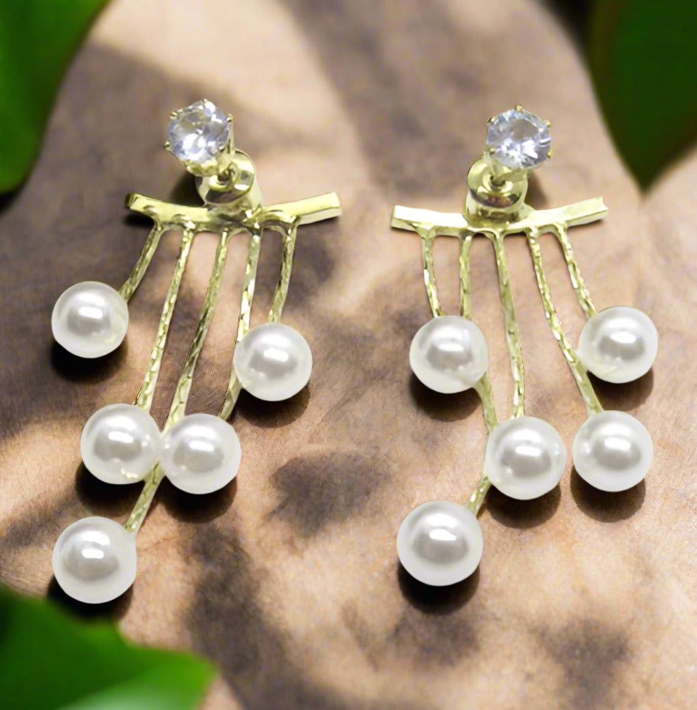 https://www.artistryjewelry.net/products/crystal-and-pearl-hanging-ear-jackets