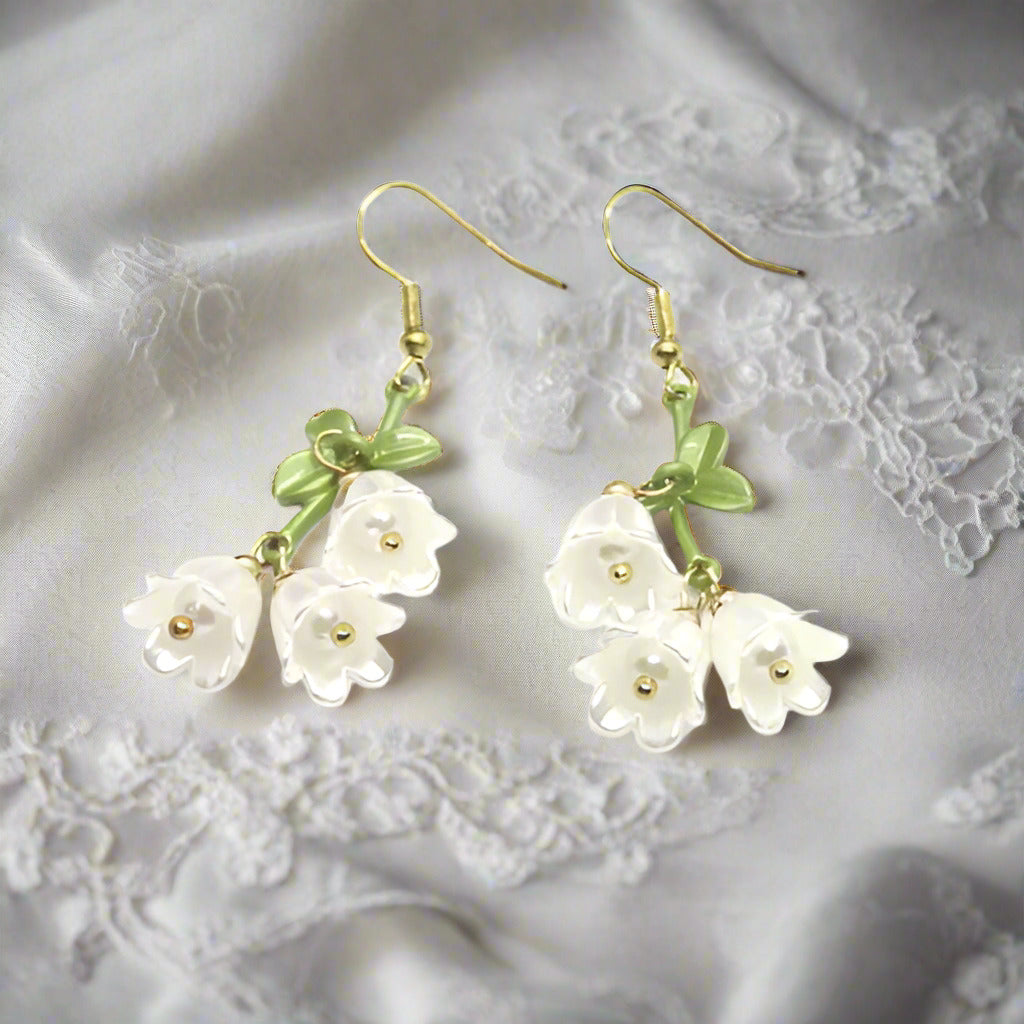 https://www.artistryjewelry.net/products/precious-white-flower-dangle-earrings
